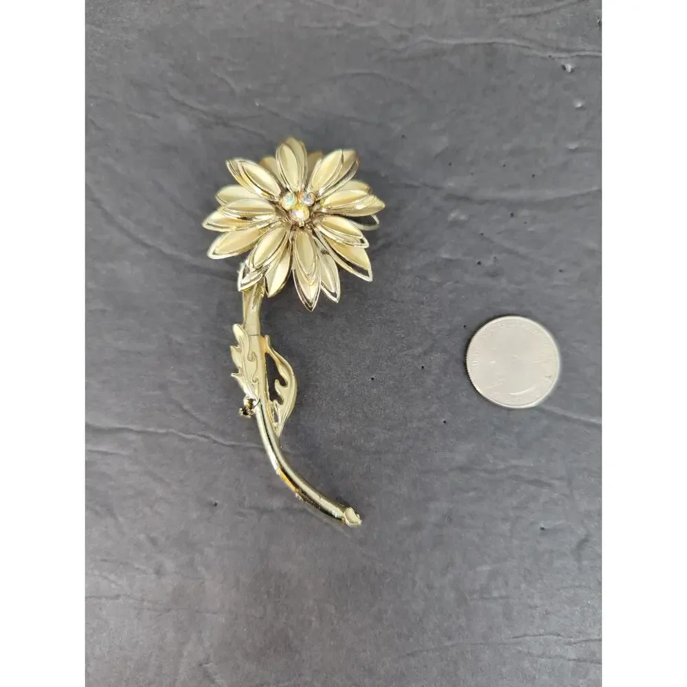 Vintage Gold Tone Layered Flower Floral Brooch Pin Mid-Century Glam Retro